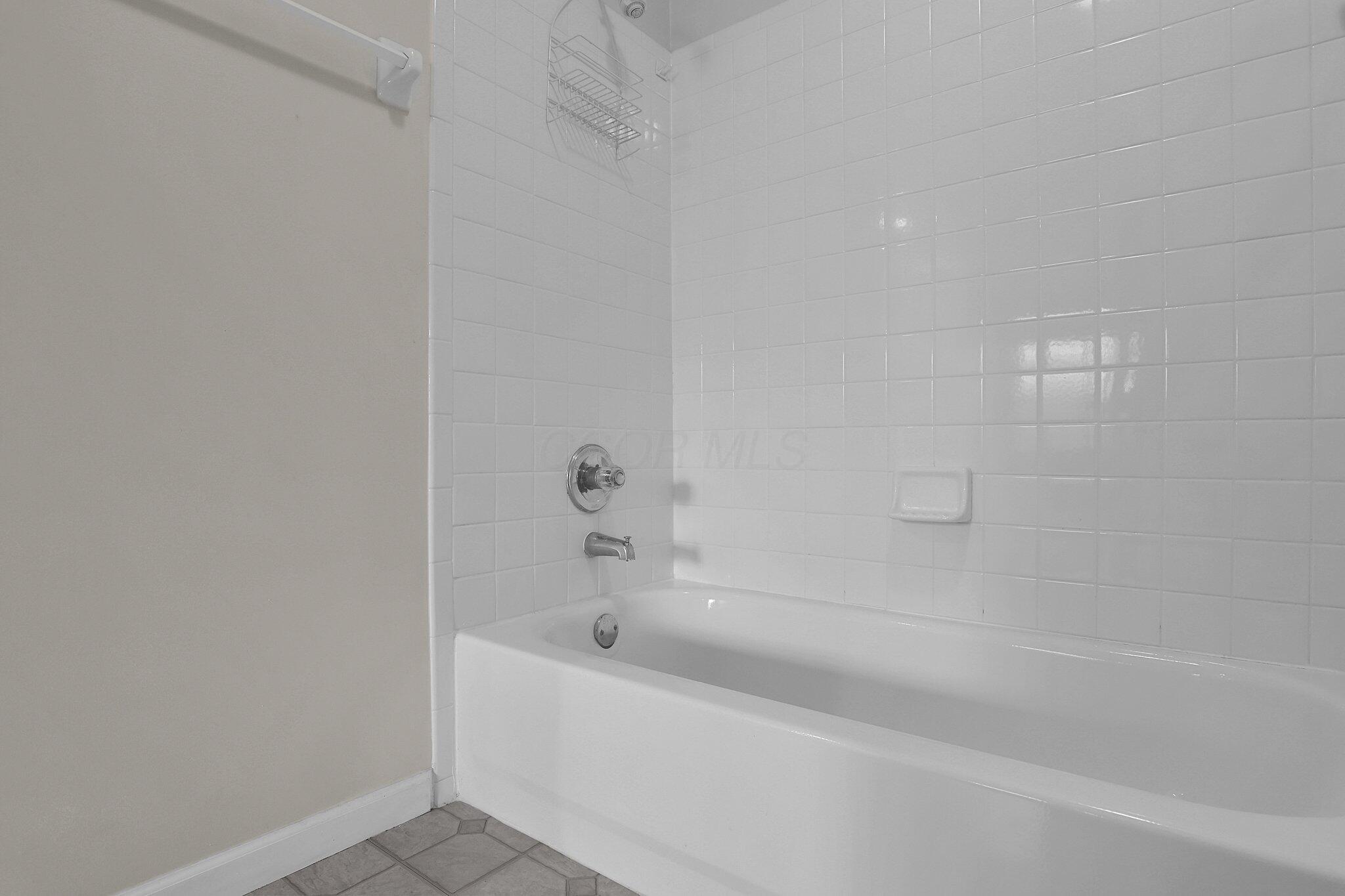 6650 Heatherstone Loop, Dublin, Ohio image 31
