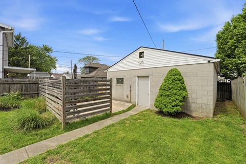 Tiny photo for 318 E Hinman Avenue, Columbus, OH 43207 (MLS # 226014326)