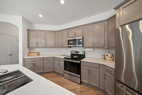 Tiny photo for 333 Parkgate Court, Delaware, OH 43015 (MLS # 226013133)