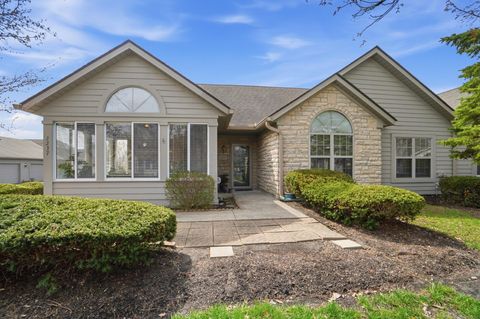 Photo of 2237 Ravine Woods Drive, Grove City, OH 43123 (MLS # 226009857)