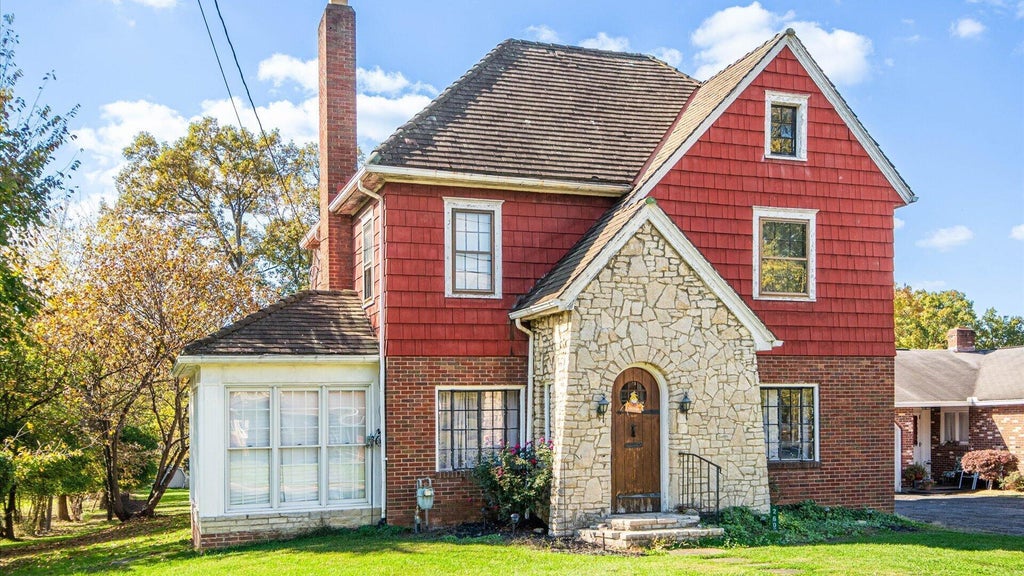 Photo of 2605 Dresden Road, Zanesville, OH 43701 (MLS # 226040535)