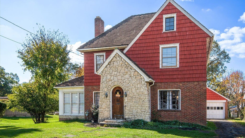 Photo of 2605 Dresden Road, Zanesville, OH 43701 (MLS # 226040535)