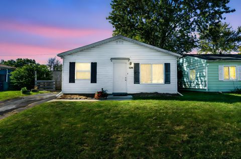 Photo of 1275 Woodnell Avenue, Columbus, OH 43219 (MLS # 225039129)
