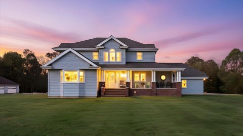 Photo of 950 Hillcrest Drive SE, New Lexington, OH 43764 (MLS # 225039659)