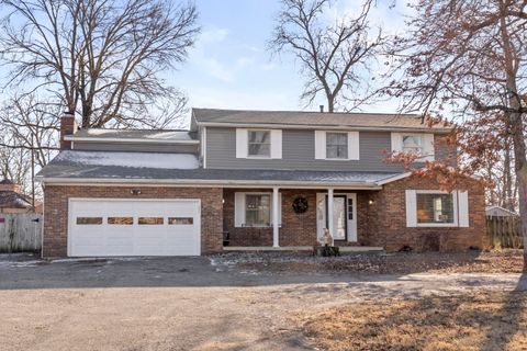 Photo of 2141 White Road, Grove City, OH 43123 (MLS # 226001944)