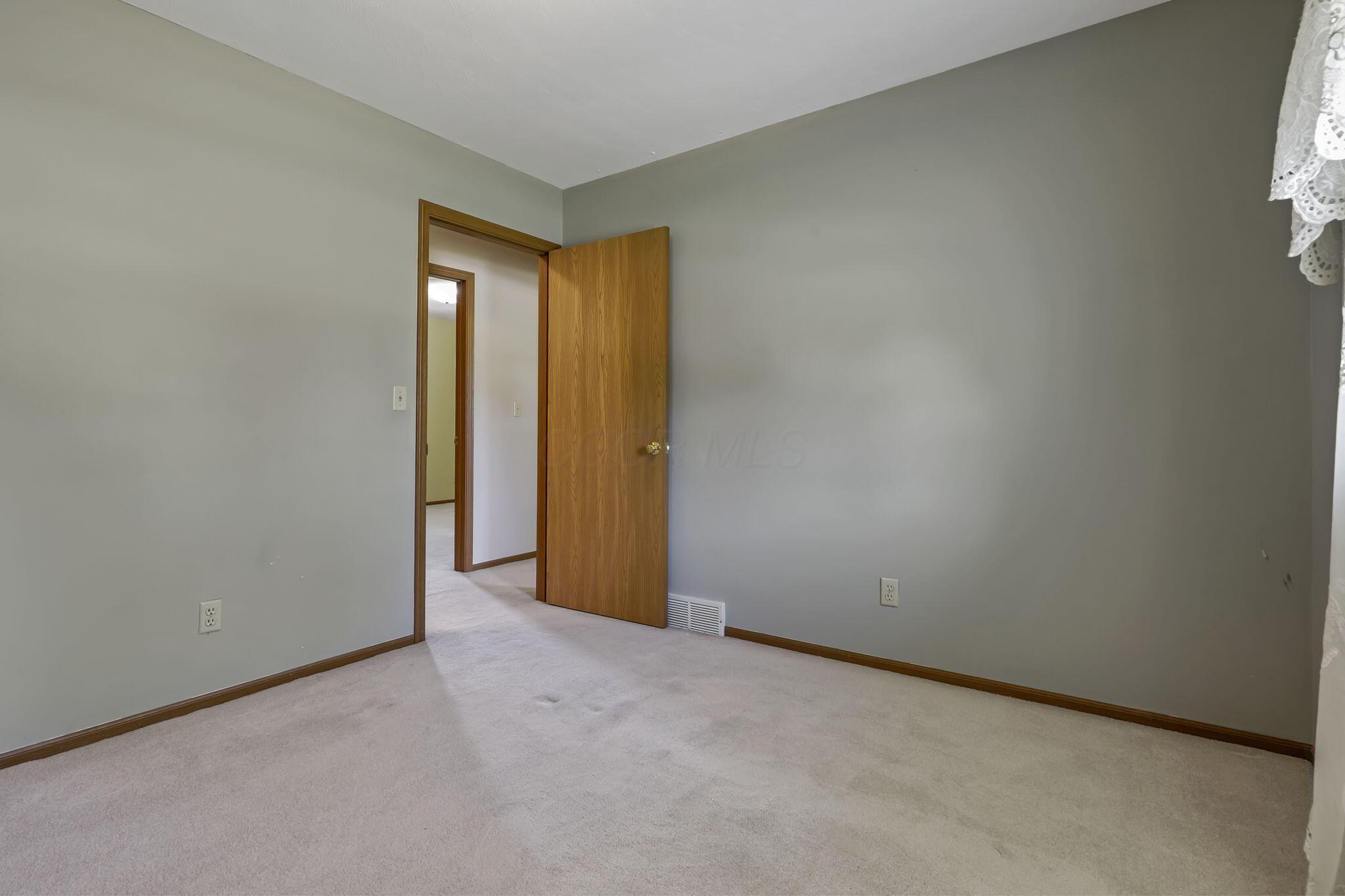2085 Pierre Drive, Zanesville, Ohio image 35