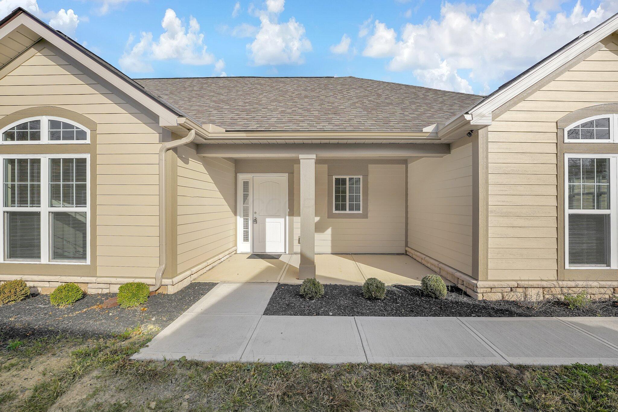 611 Woods Edge Lane, Newark, Ohio image 2
