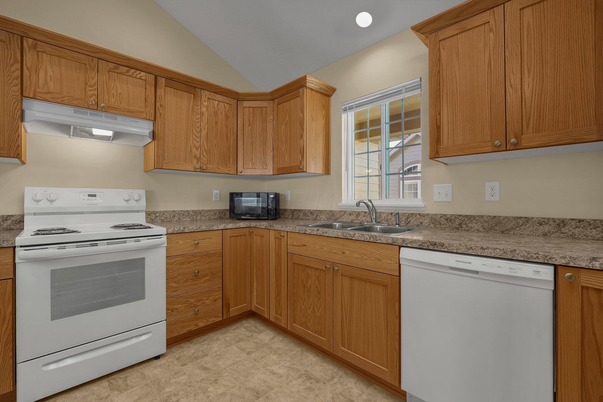 611 Woods Edge Lane, Newark, Ohio image 16