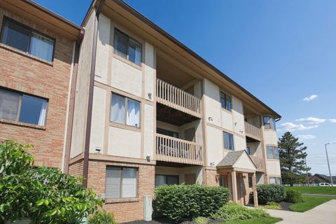 Photo of 2196 Hedgerow Road 2196G #2196G, Columbus, OH 43220 (MLS # 226019403)