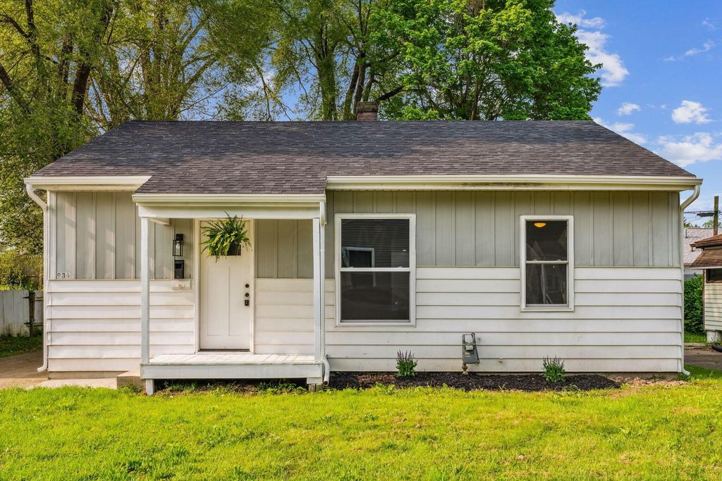 Photo for 936 Fess Street, Zanesville, OH 43701 (MLS # 223016787)