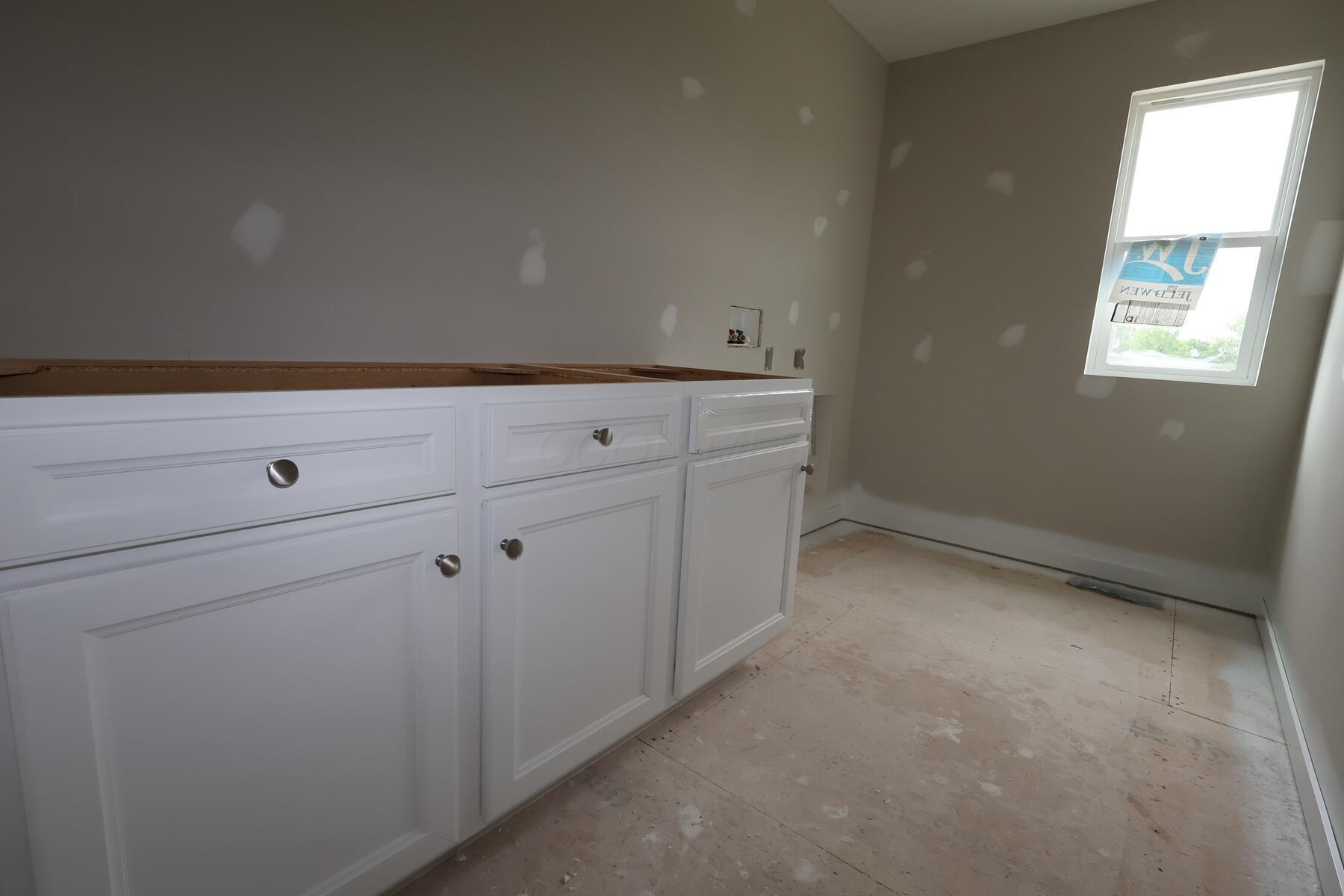 979 Heimat Haus Drive, Grove City, Ohio image 12