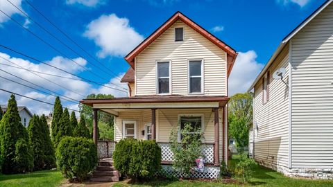 Photo of 214 W Shields Street, Newark, OH 43055 (MLS # 226015098)