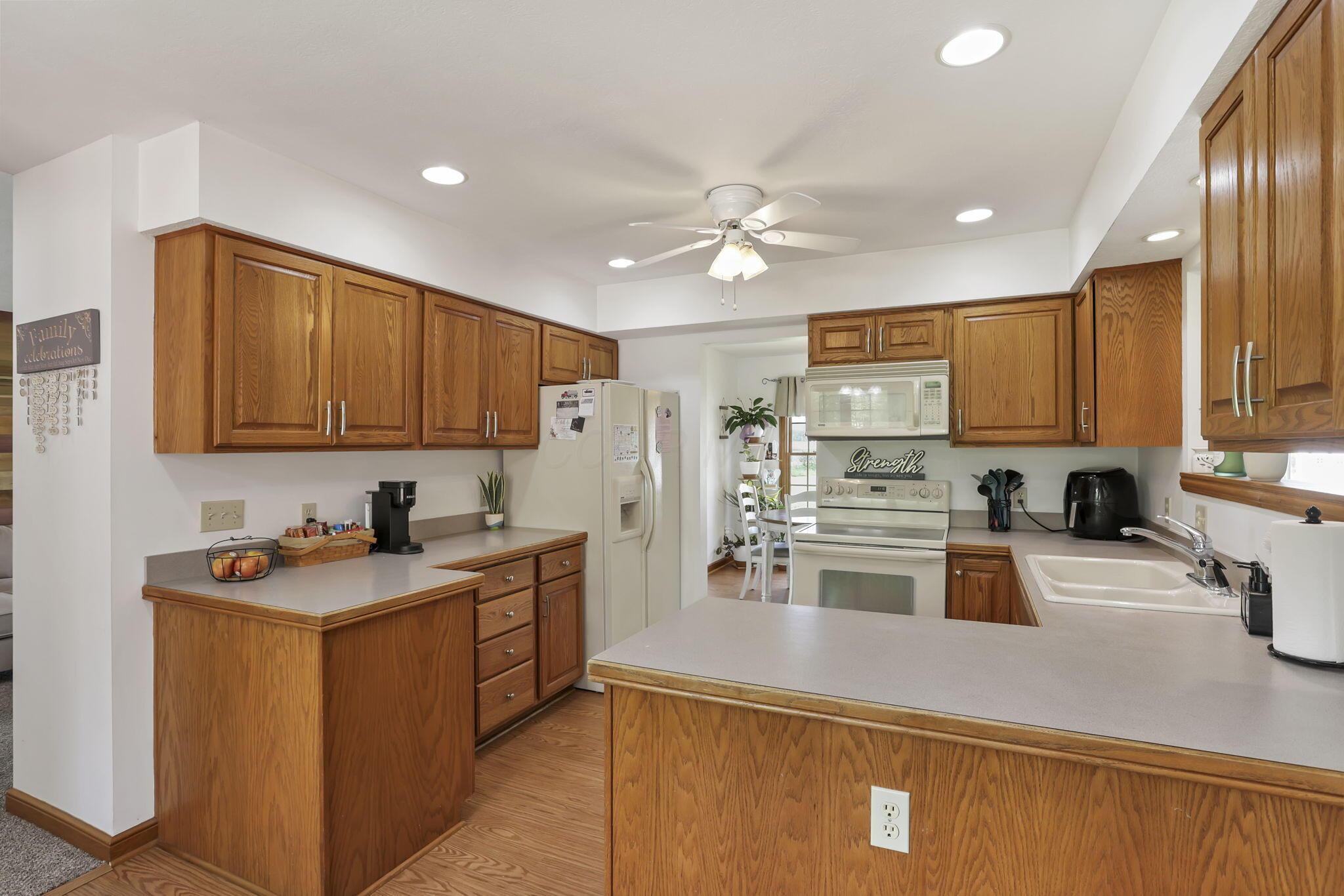 1719 Marion Road, Utica, Ohio image 14