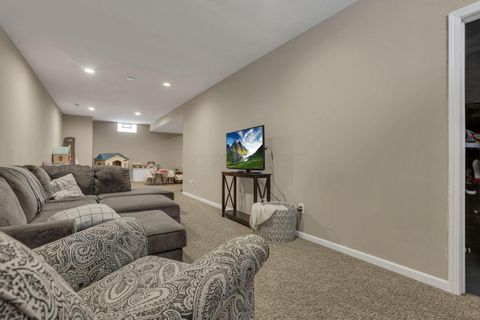 Tiny photo for 566 Preston Trails Drive, Pickerington, OH 43147 (MLS # 226004433)