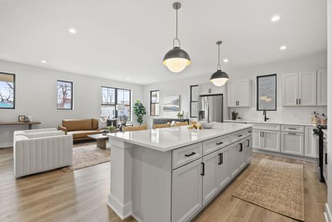 Photo of 546 W Town Street, Columbus, OH 43215 (MLS # 226007704)