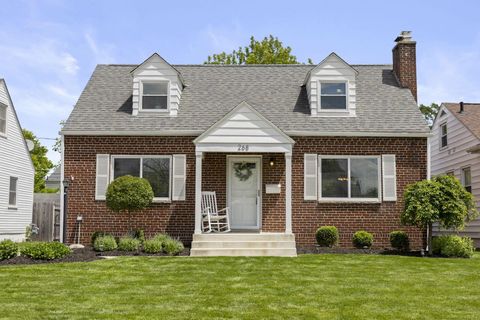 Photo of 268 S Southampton Avenue, Columbus, OH 43204 (MLS # 226016862)