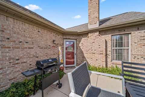 Photo of 5933 Landings Pond Place 21 #21, Grove City, OH 43123 (MLS # 225038985)