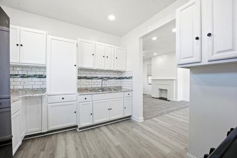 Tiny photo for 27 S Oakley Avenue, Columbus, OH 43204 (MLS # 225039626)