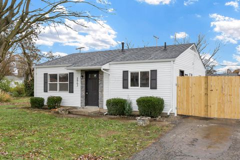 Photo of 2963 Fairwood Avenue, Columbus, OH 43207 (MLS # 225043885)