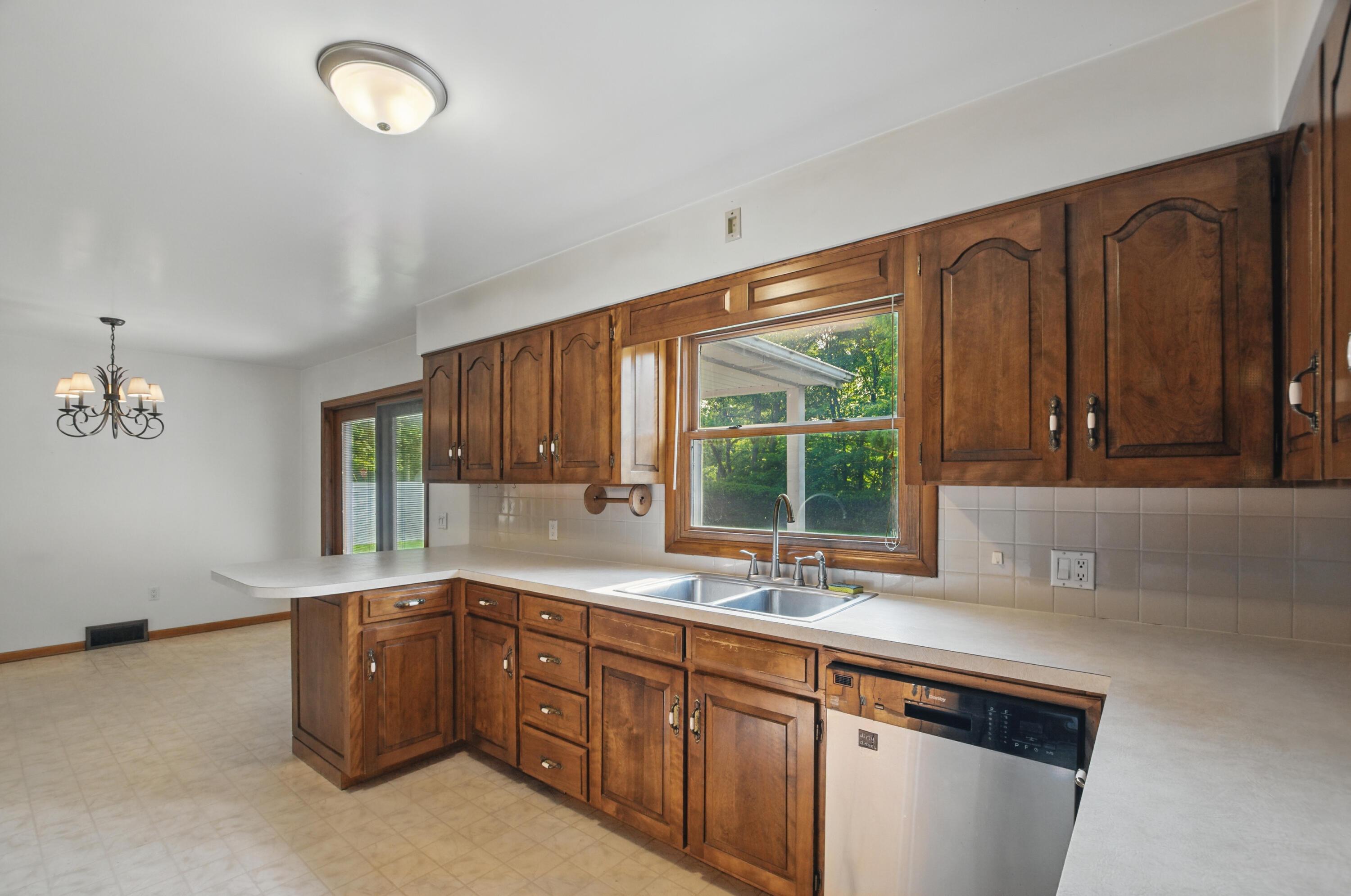 1141 Monterey Drive, Mansfield, Ohio image 8