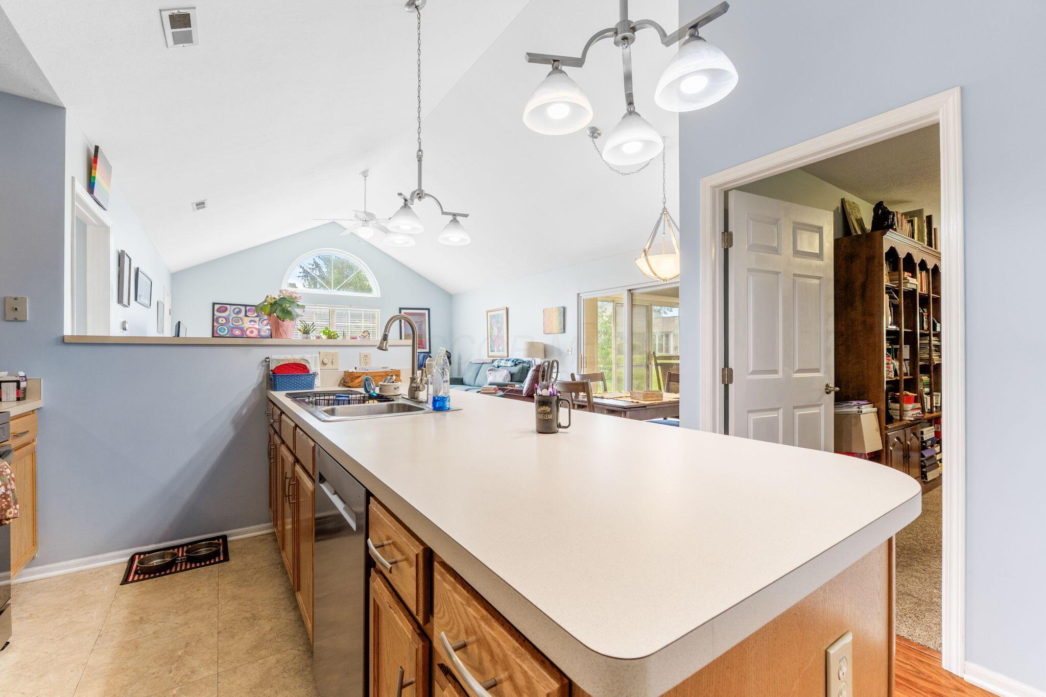 4075 Chennin Drive, Columbus, Ohio image 22