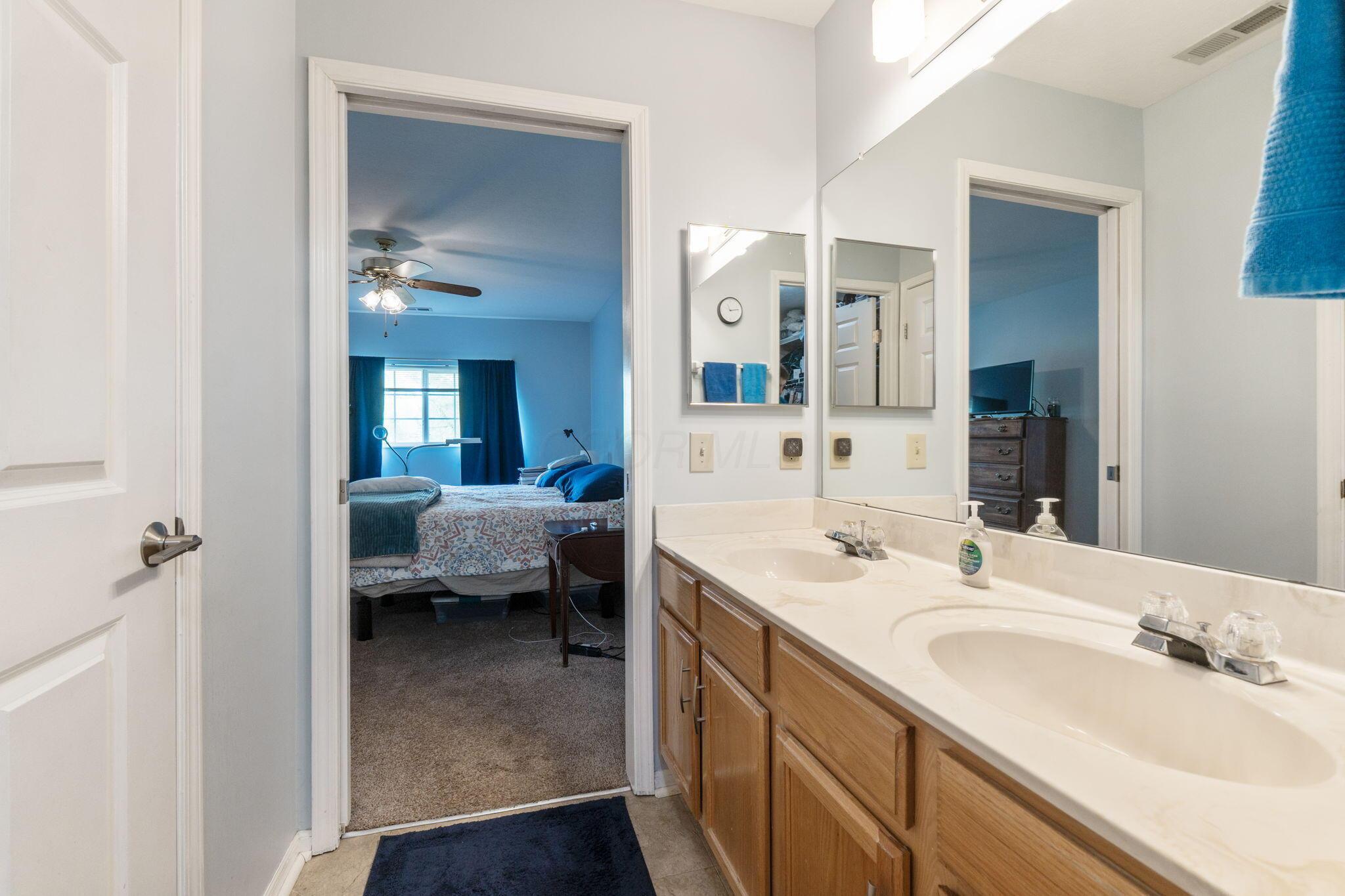 4075 Chennin Drive, Columbus, Ohio image 31