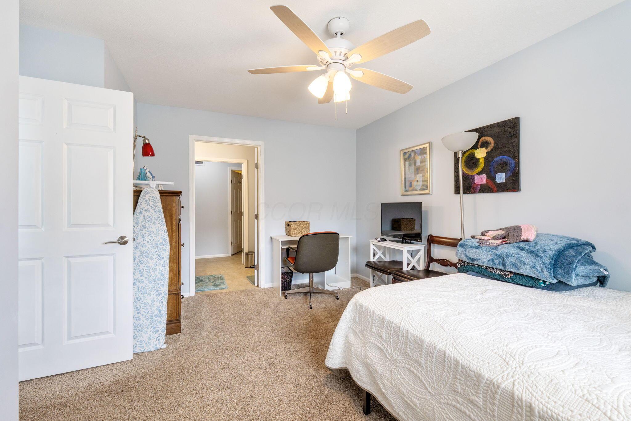 4075 Chennin Drive, Columbus, Ohio image 37