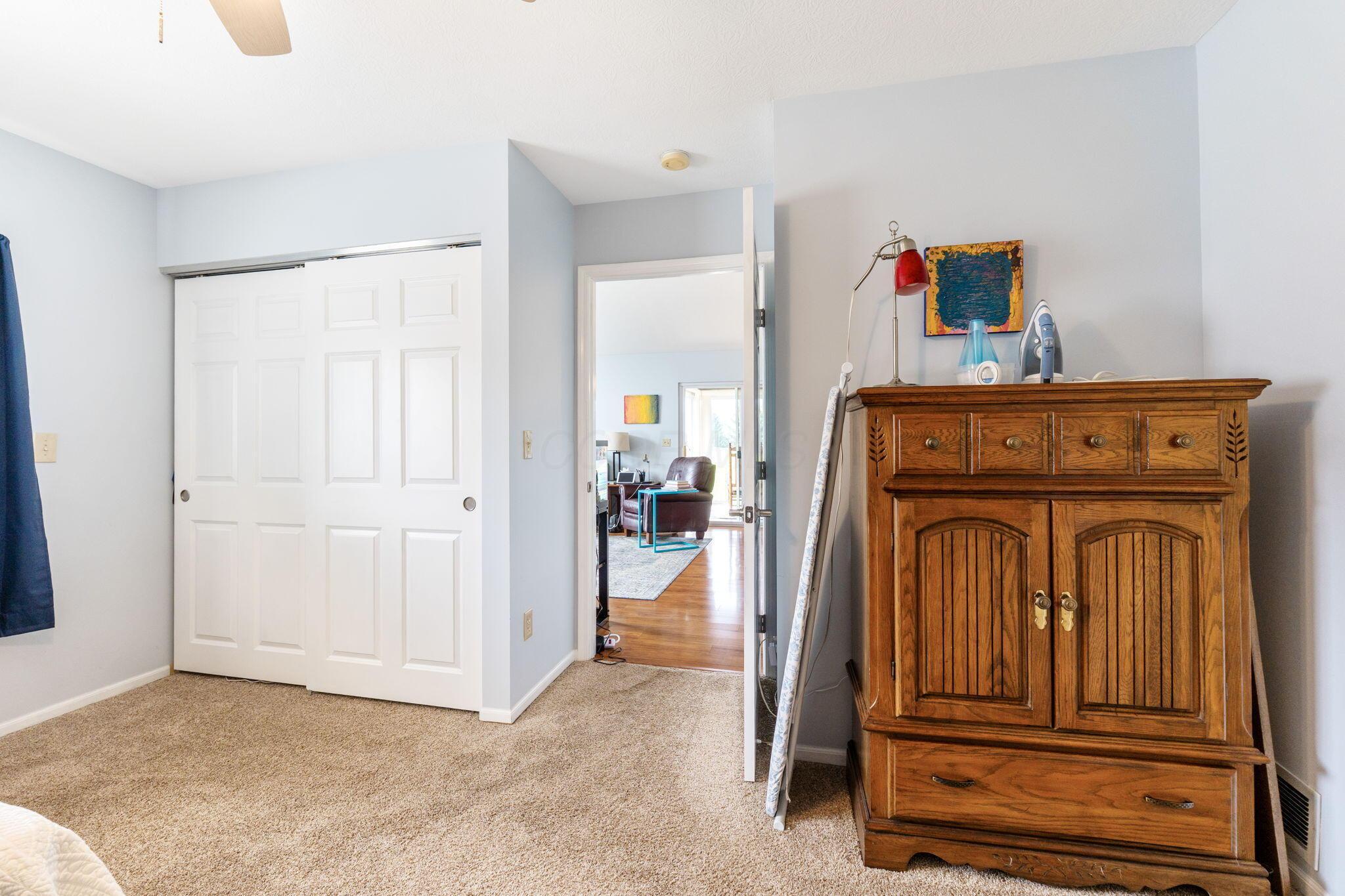 4075 Chennin Drive, Columbus, Ohio image 38