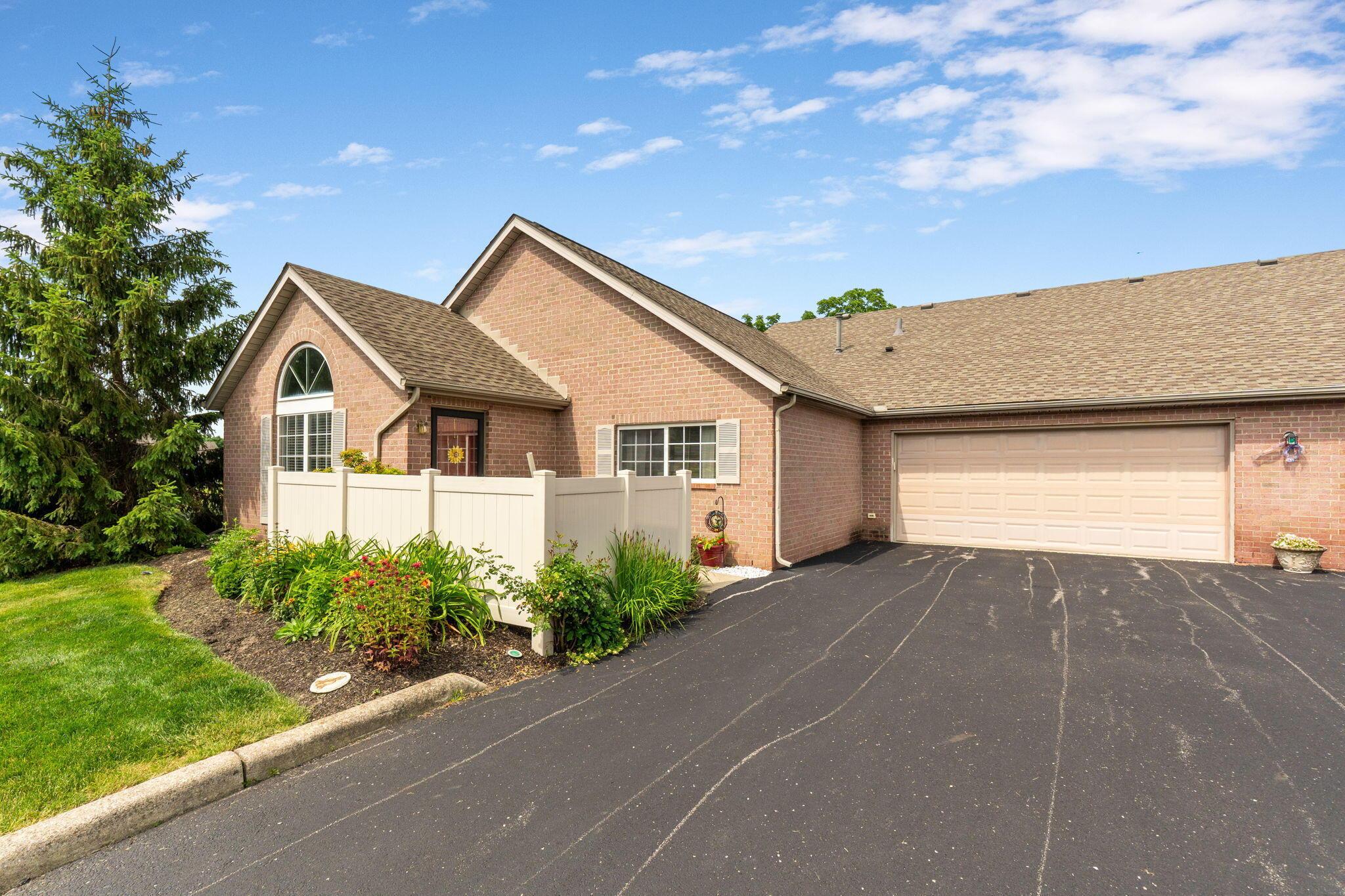 4075 Chennin Drive, Columbus, Ohio image 1