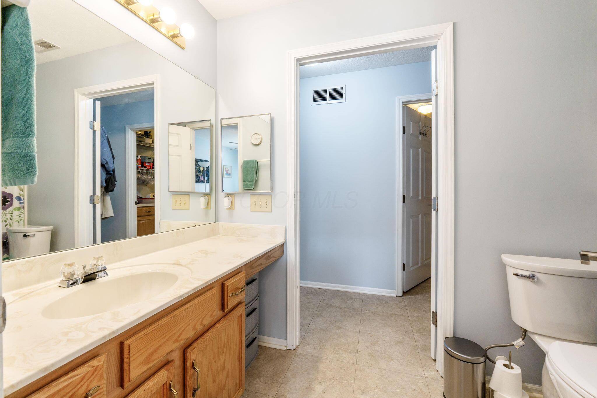 4075 Chennin Drive, Columbus, Ohio image 40