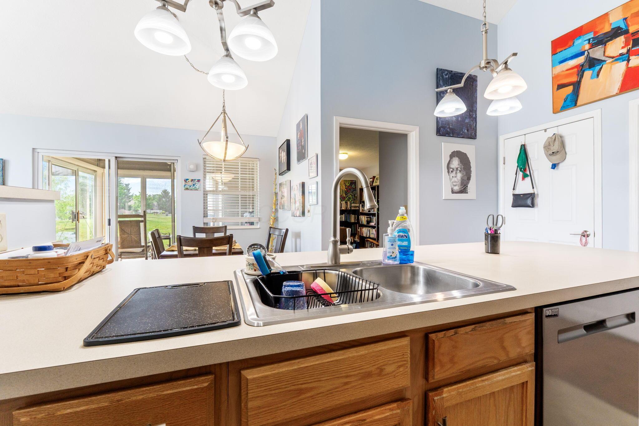 4075 Chennin Drive, Columbus, Ohio image 25