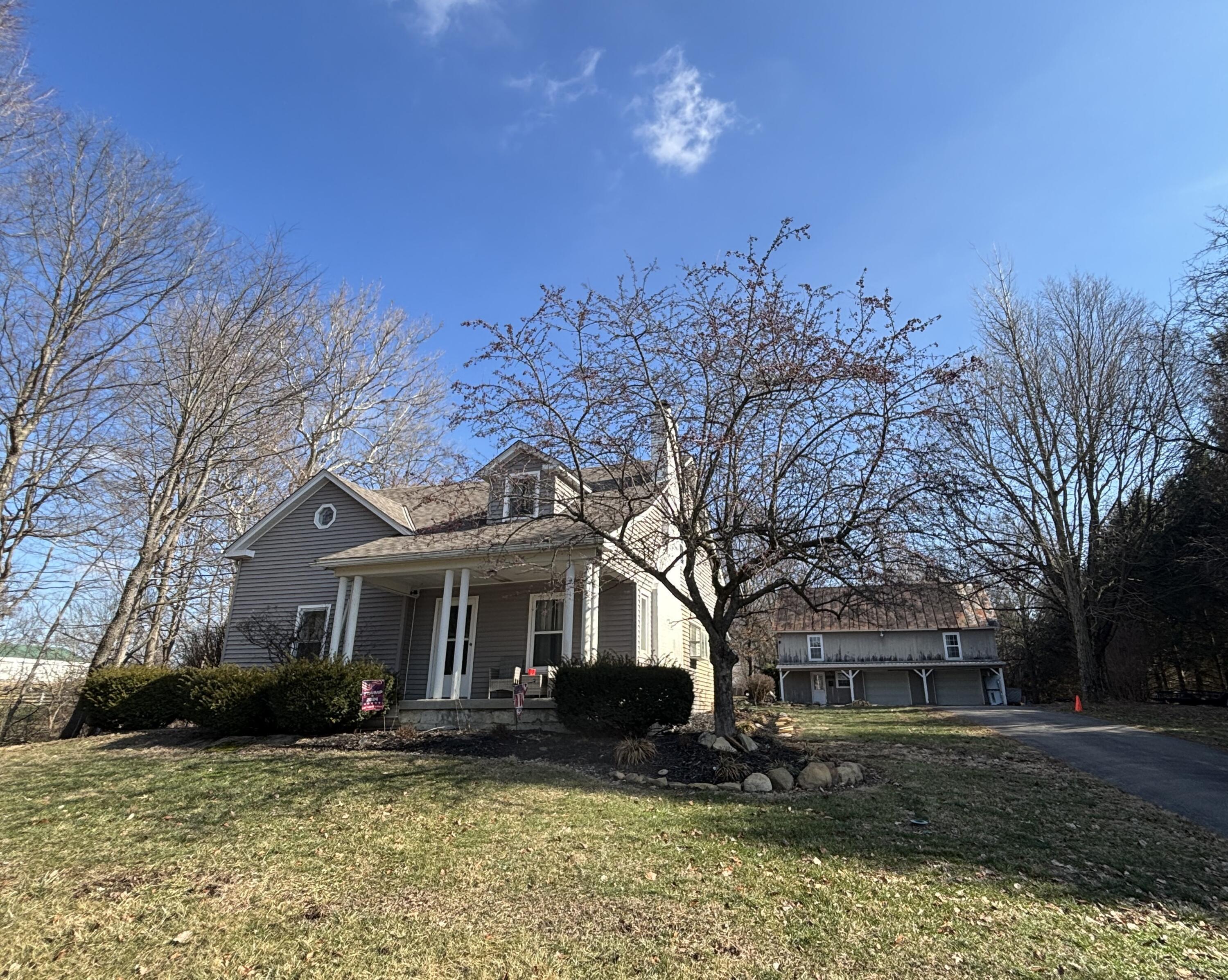 4205 Hazelton Etna Road, Pataskala, Ohio image 1