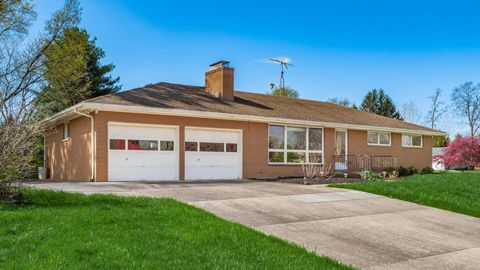 Photo of 19 Trenton Circle, Granville, OH 43023 (MLS # 224011927)