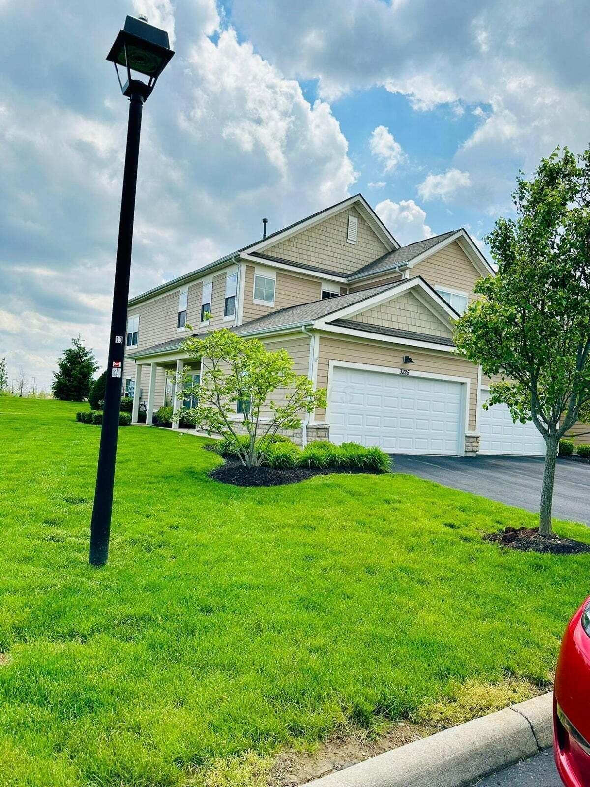 3225 Rossmore Circle