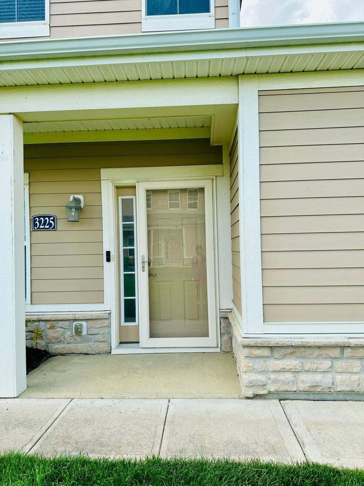 3225 Rossmore Circle