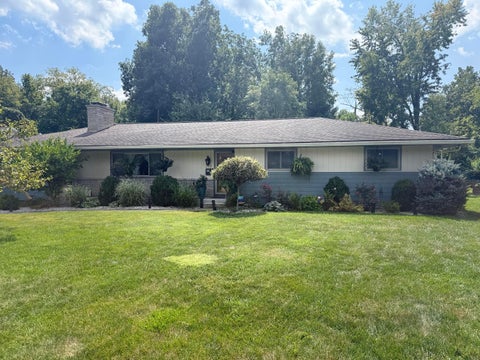 Photo of 299 Woodsview Drive, Canal Winchester, OH 43110 (MLS # 226034405)