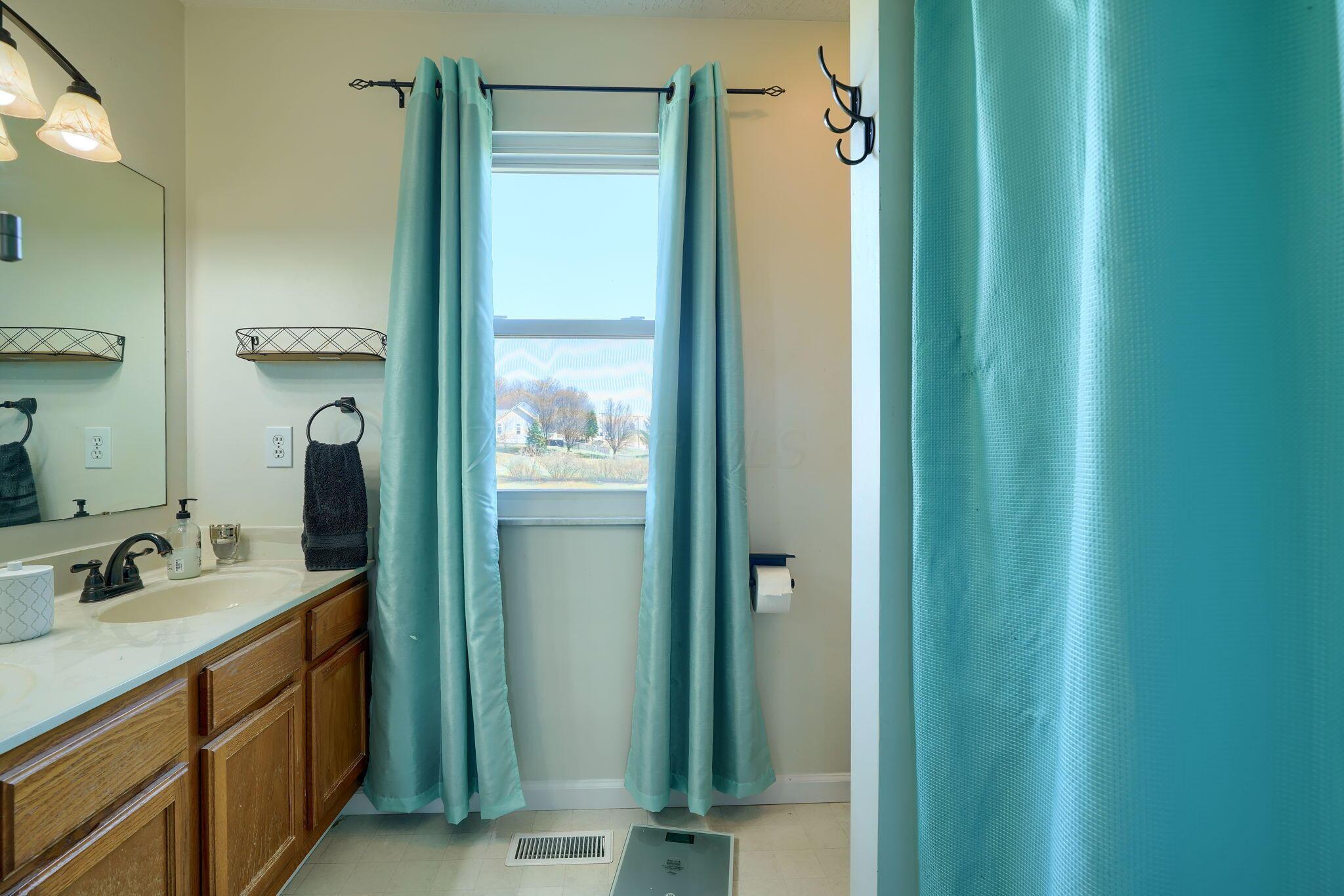 2433 Oakview Lane, Lancaster, Ohio image 25
