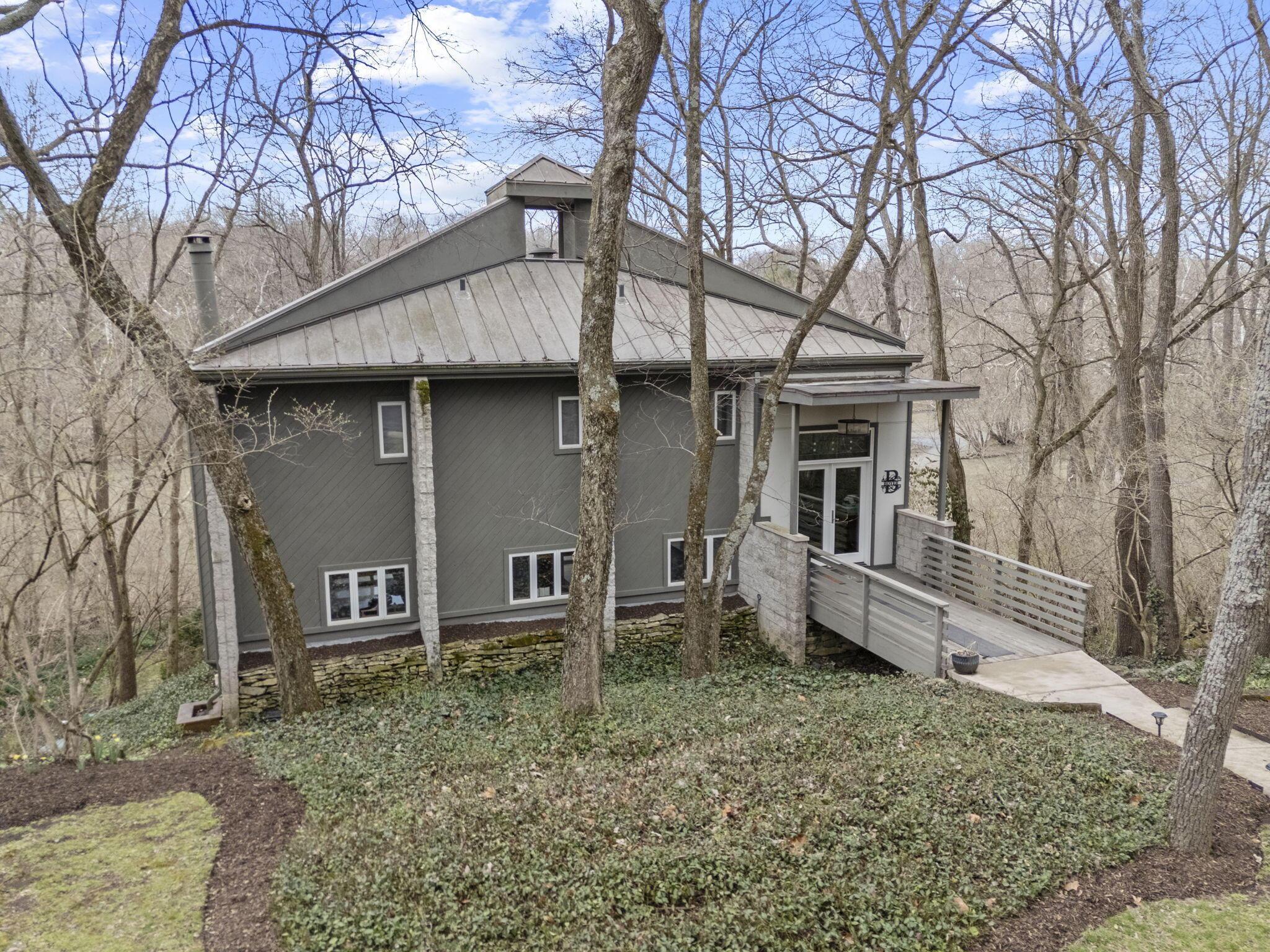 7985 Riverside Drive