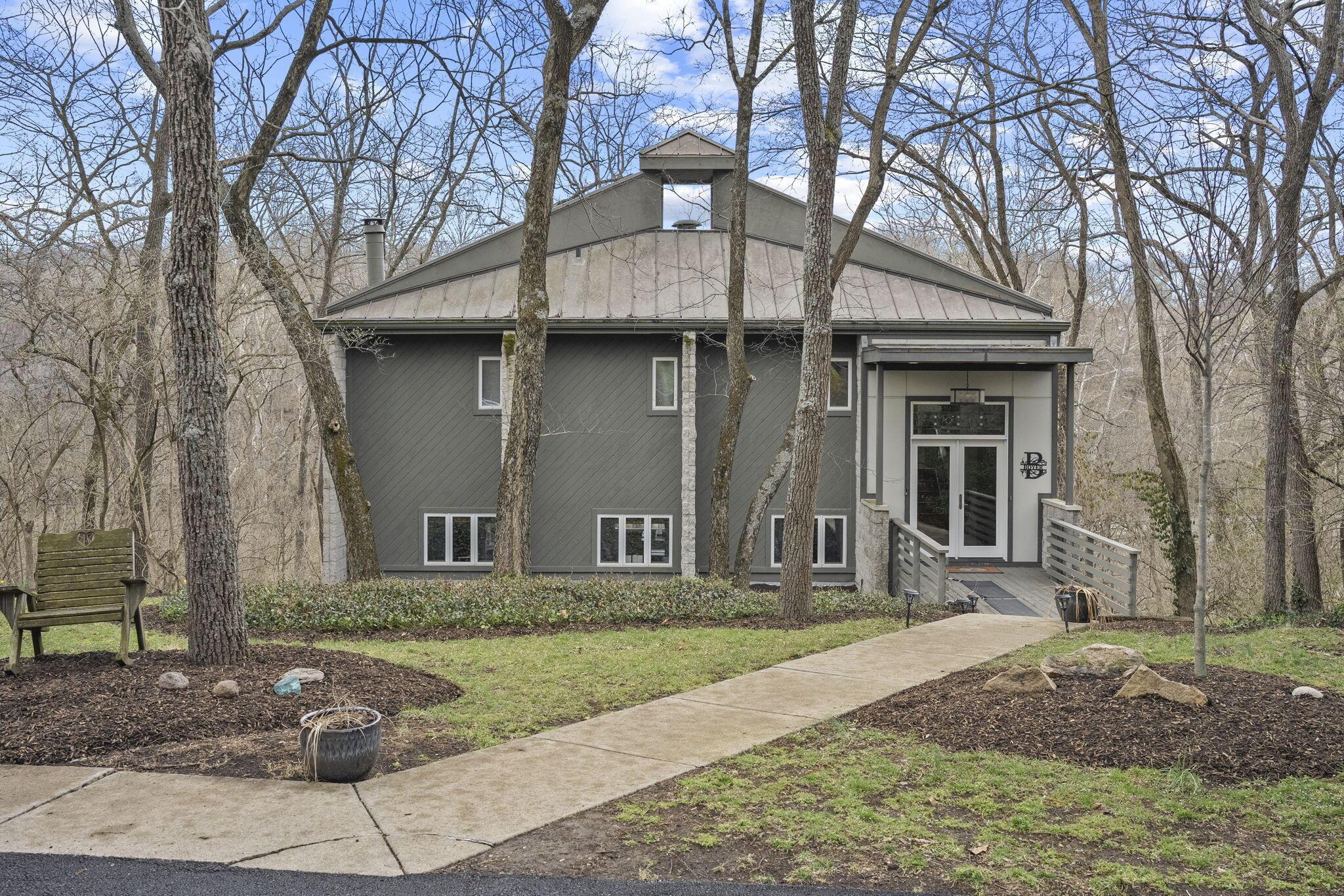 7985 Riverside Drive