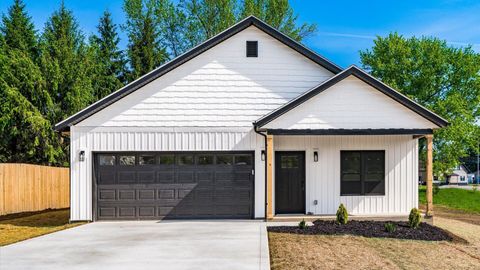 Photo of 475 Walter'S Way, Zanesville, OH 43701 (MLS # 226009389)