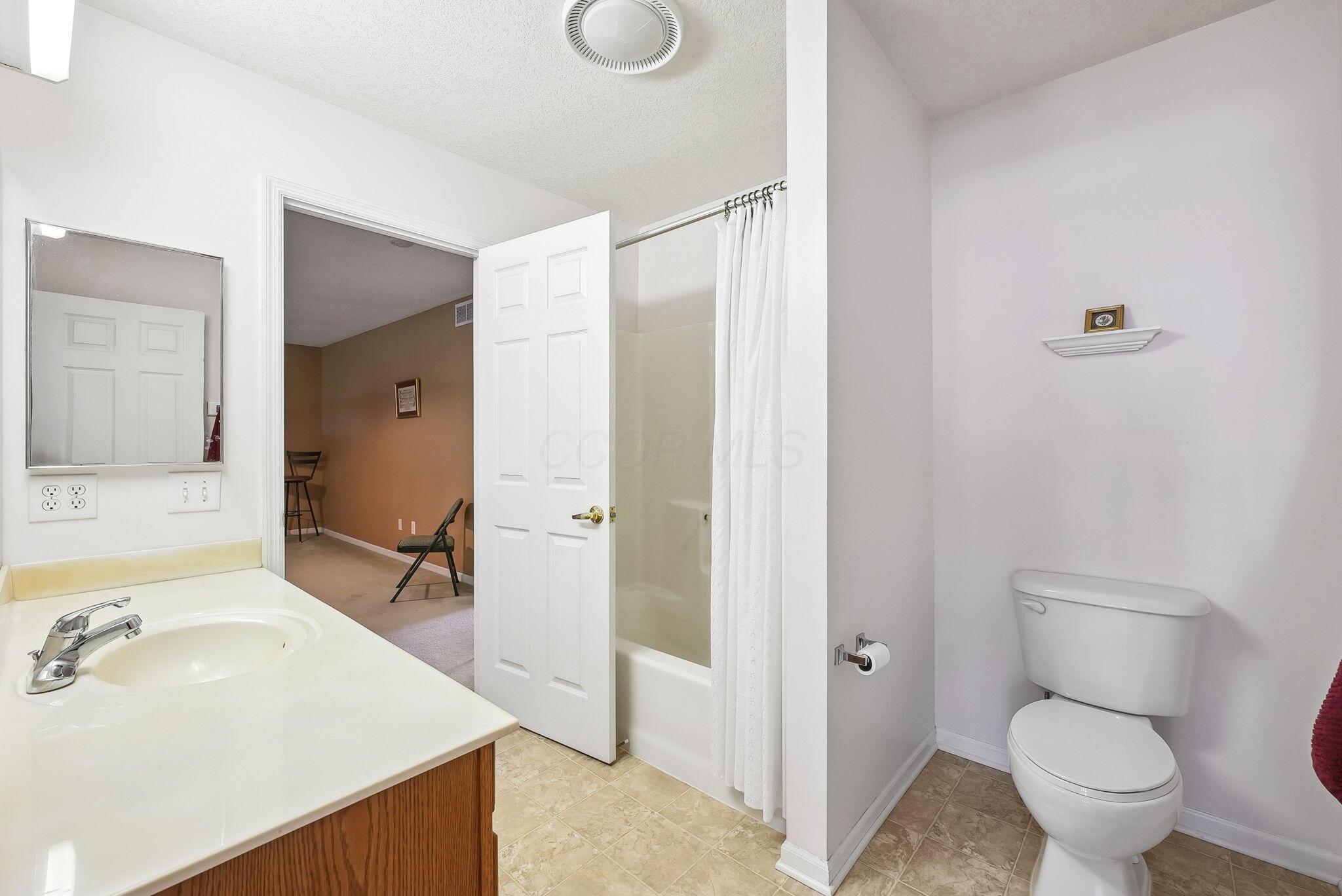 6567 Henschen Circle, Westerville, Ohio image 37