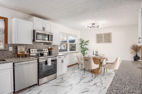 Tiny photo for 2159 Keller Place E, Grove City, OH 43123 (MLS # 226000468)