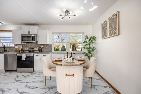 Tiny photo for 2159 Keller Place E, Grove City, OH 43123 (MLS # 226000468)