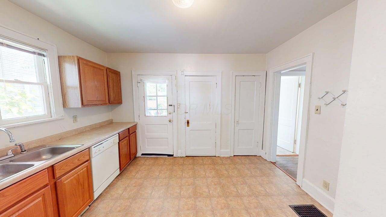 3038 Indianola Avenue, Columbus, Ohio image 12