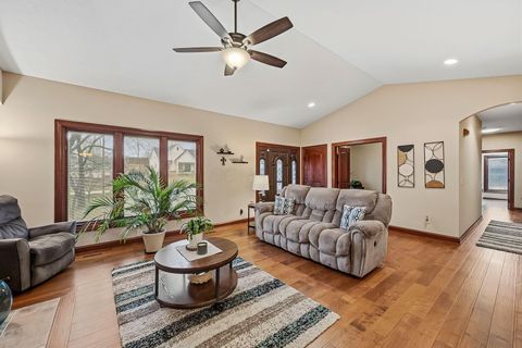 Tiny photo for 110 E Pawnee Drive, Powell, OH 43065 (MLS # 226000731)