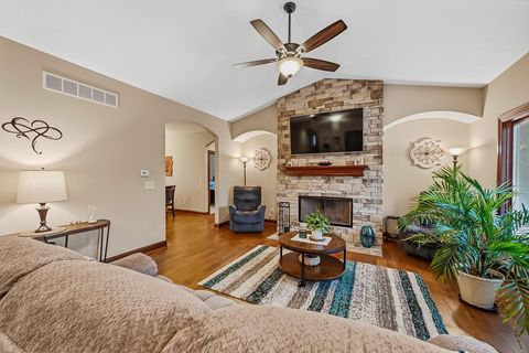 Tiny photo for 110 E Pawnee Drive, Powell, OH 43065 (MLS # 226000731)