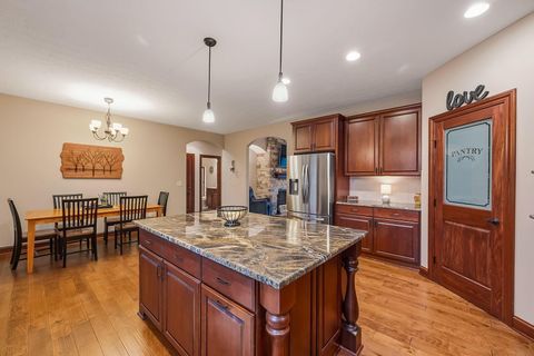 Tiny photo for 110 E Pawnee Drive, Powell, OH 43065 (MLS # 226000731)