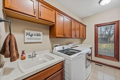 Tiny photo for 110 E Pawnee Drive, Powell, OH 43065 (MLS # 226000731)