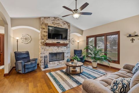 Tiny photo for 110 E Pawnee Drive, Powell, OH 43065 (MLS # 226000731)