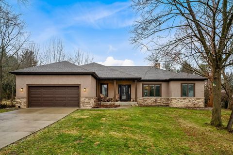 Photo of 110 E Pawnee Drive, Powell, OH 43065 (MLS # 226000731)
